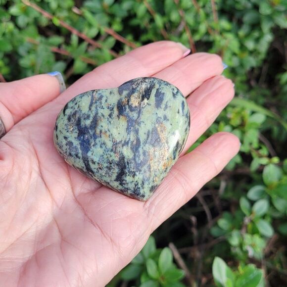 Dragon Jade Dragi Gemstone Crystal Heart - Picture 3 of 3